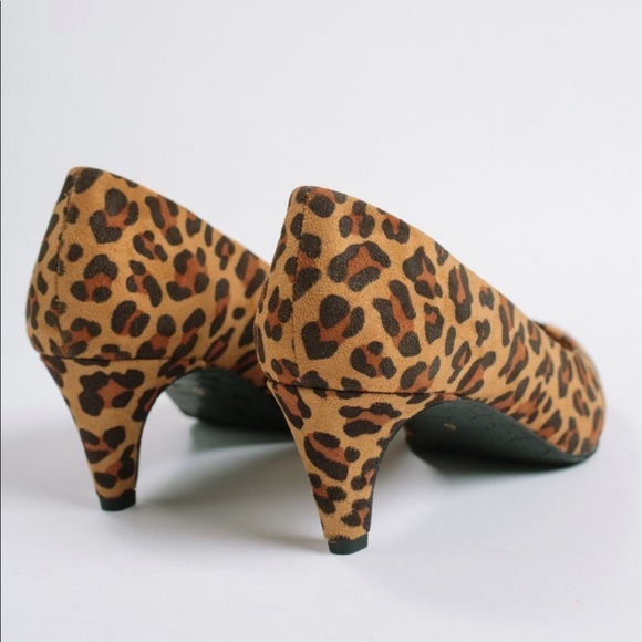 NIB Vegan Kitten Heel Leopard Pointy Toe Pump - Picture 5 of 6